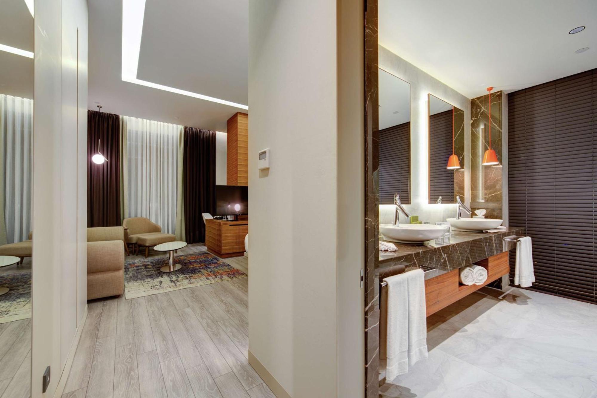 Отель Doubletree By Hilton Адана Экстерьер фото